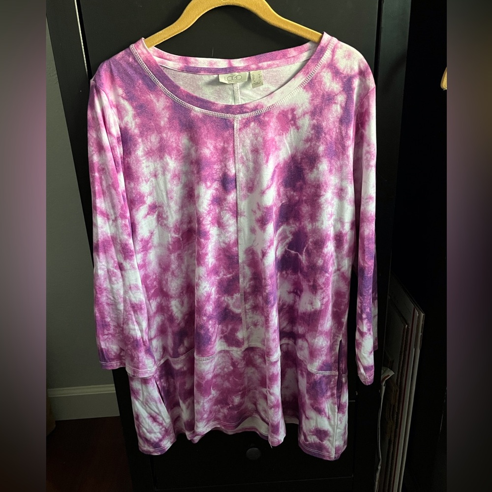 Women’s Logo top